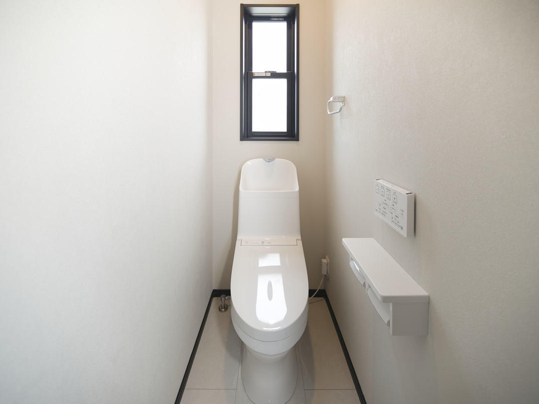 ユニエクセラン西宮市Ⅱ10号地_2Fトイレ_01.jpg