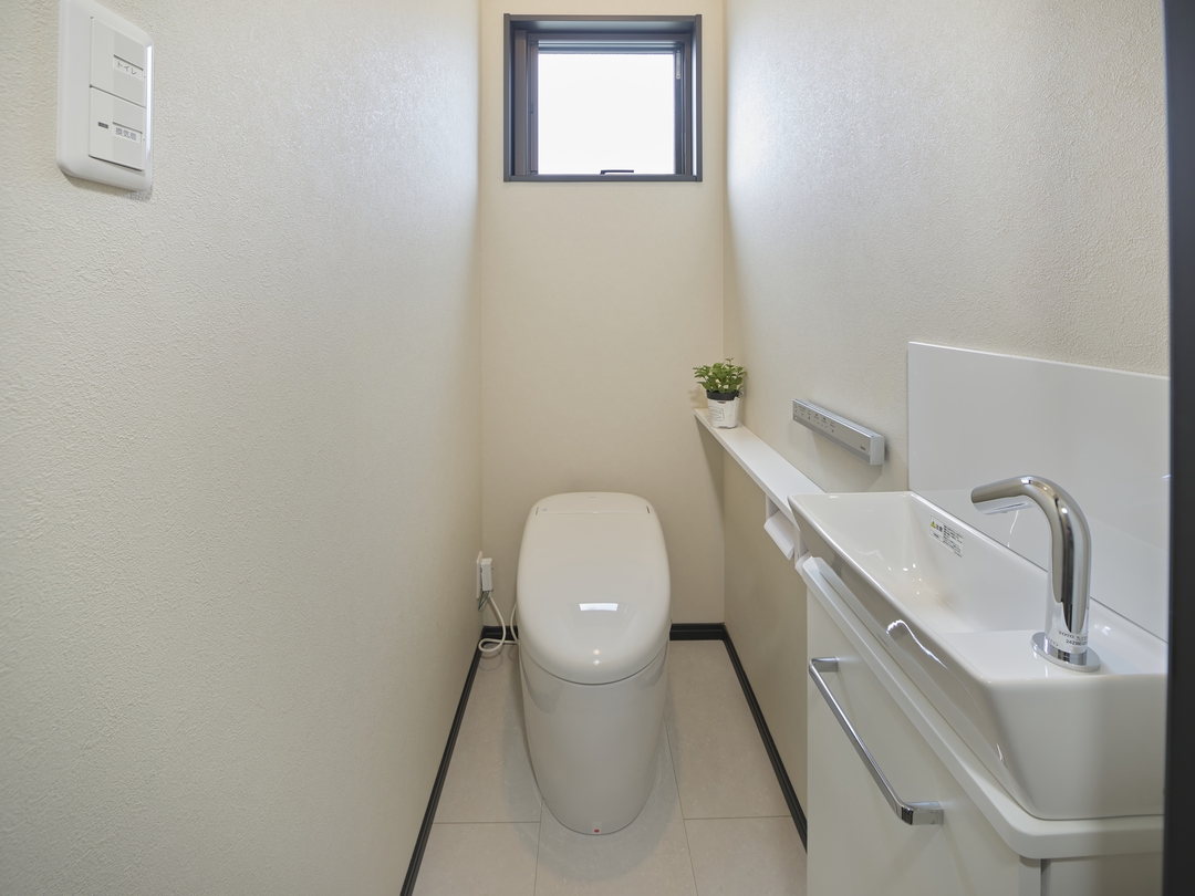 ユニエクセラン西宮市Ⅱ10号地_1Fトイレ_01.jpg